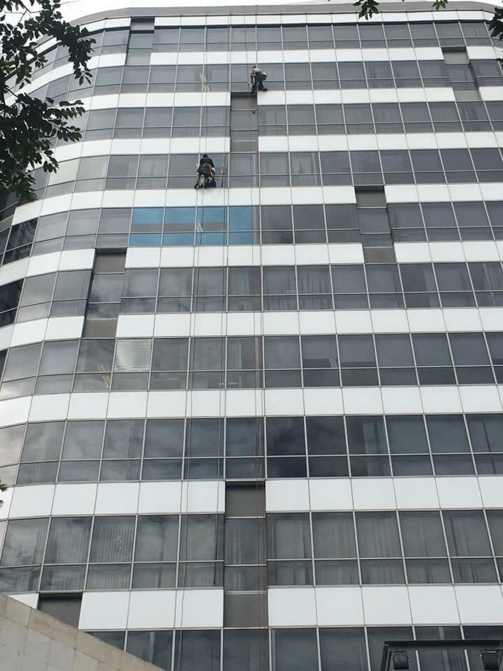 Dịch vụ lâu kính toà nhà cao tầng tại Dà Nẵng
